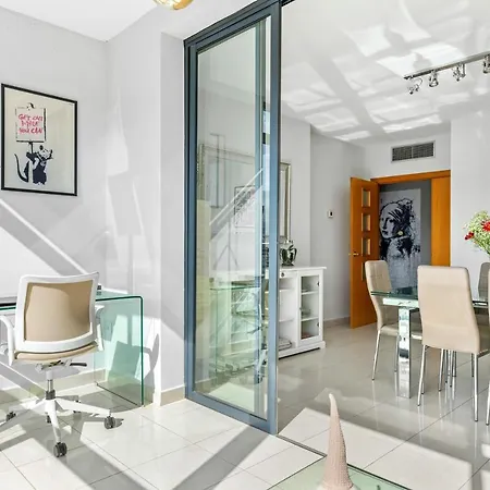 Appartamento Luxury Flat In Skyscraper *